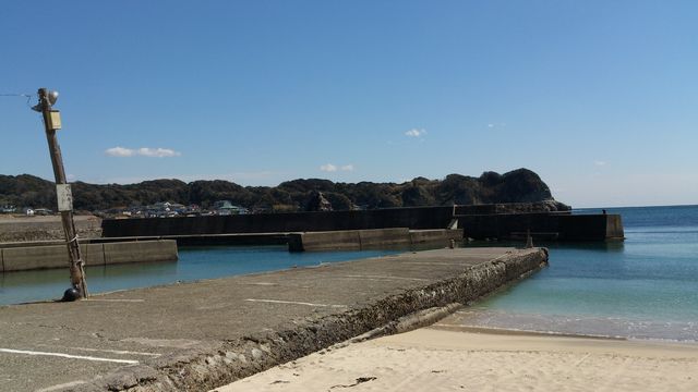 縞模様の岩石海岸 守谷洞窟 守谷海蝕洞群 を歩く 帝都を歩く