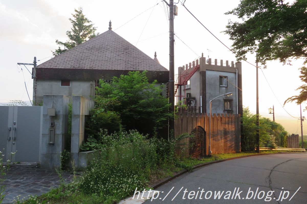 ヒトラーユーゲントと山中湖畔の廃墟 ナチス博物館 帝都を歩く