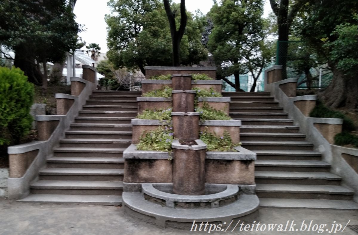 高射砲で撃墜される米軍機が見えた展望台 元町公園 帝都を歩く