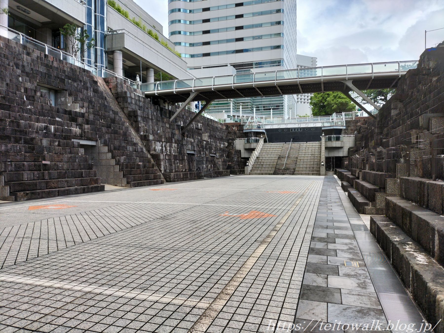 ドックヤードガーデン「旧横浜船渠株式会社第二号船渠」 : 帝都を歩く