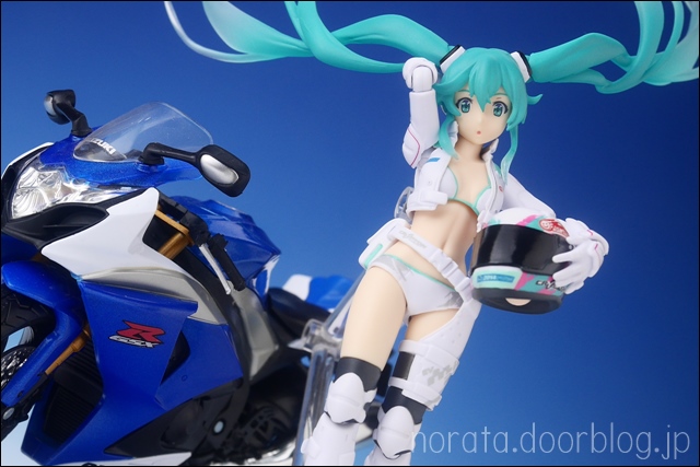 01-figma_レーシングミク2014EVmirai