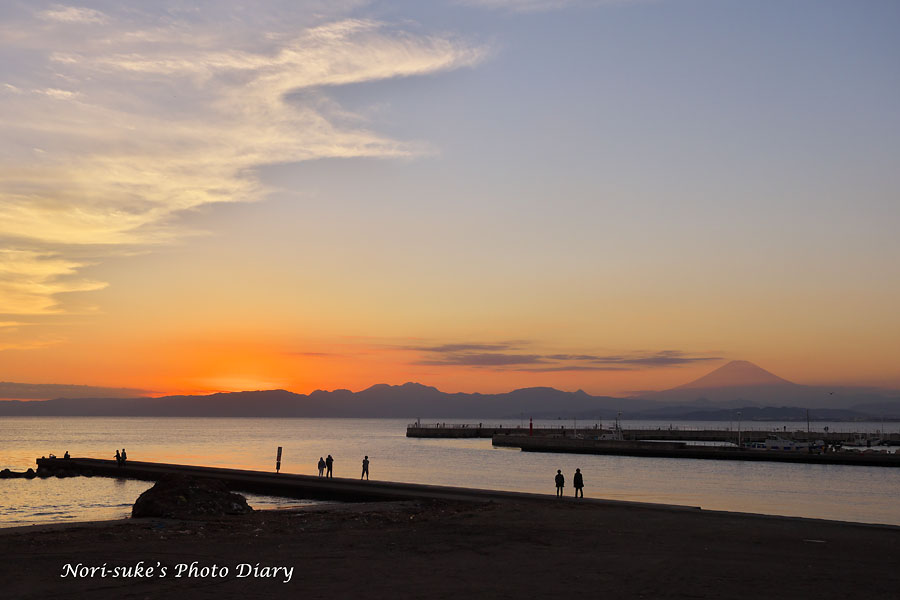 夕焼けの富士山と江の島 : Nori-sukeの写真散歩 夕焼けの富士山と江の島 : Nori-sukeの写真散歩