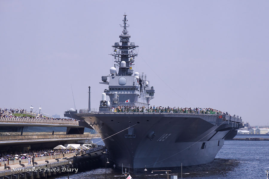 山下公園 横浜マリンタワーから見た 護衛艦 いずも Nori Sukeの写真散歩 山下公園 横浜マリンタワーから見た 護衛艦 いずも Nori Sukeの写真散歩