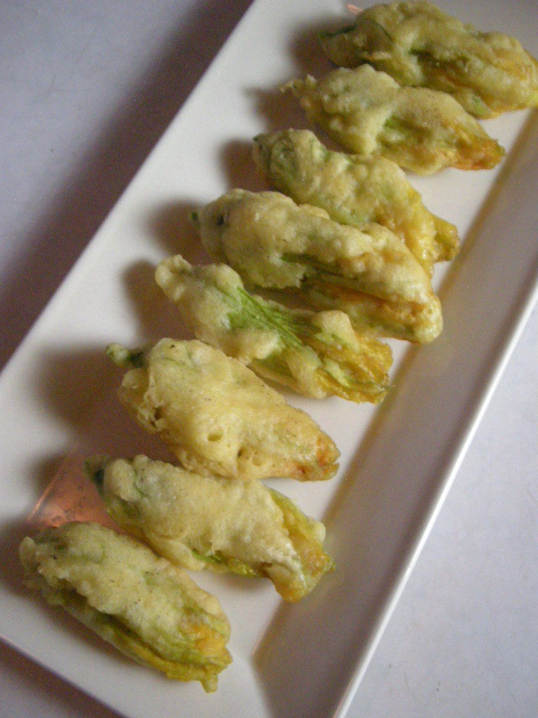 Fritto Di Fiori Di Zucca カボチャの花のフリットと絵本 おいしいイタリア Tavola Giappone Fritto Di Fiori Di Zucca カボチャの花のフリットと絵本 おいしいイタリア Tavola Giappone