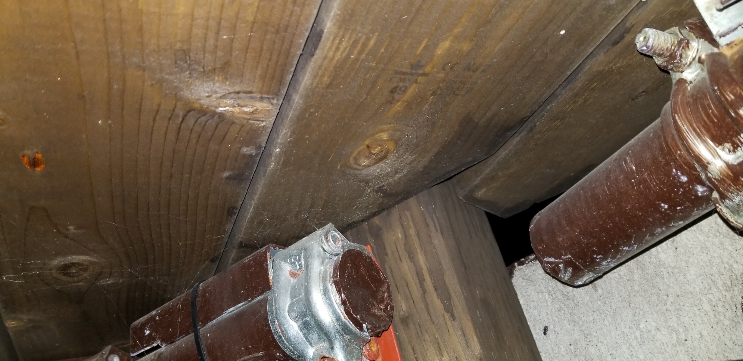 Diy 自作で完成から2年 単管パイプウッドデッキの経年劣化 防腐防虫spf製 時間とお金と趣味を大切にするブログ