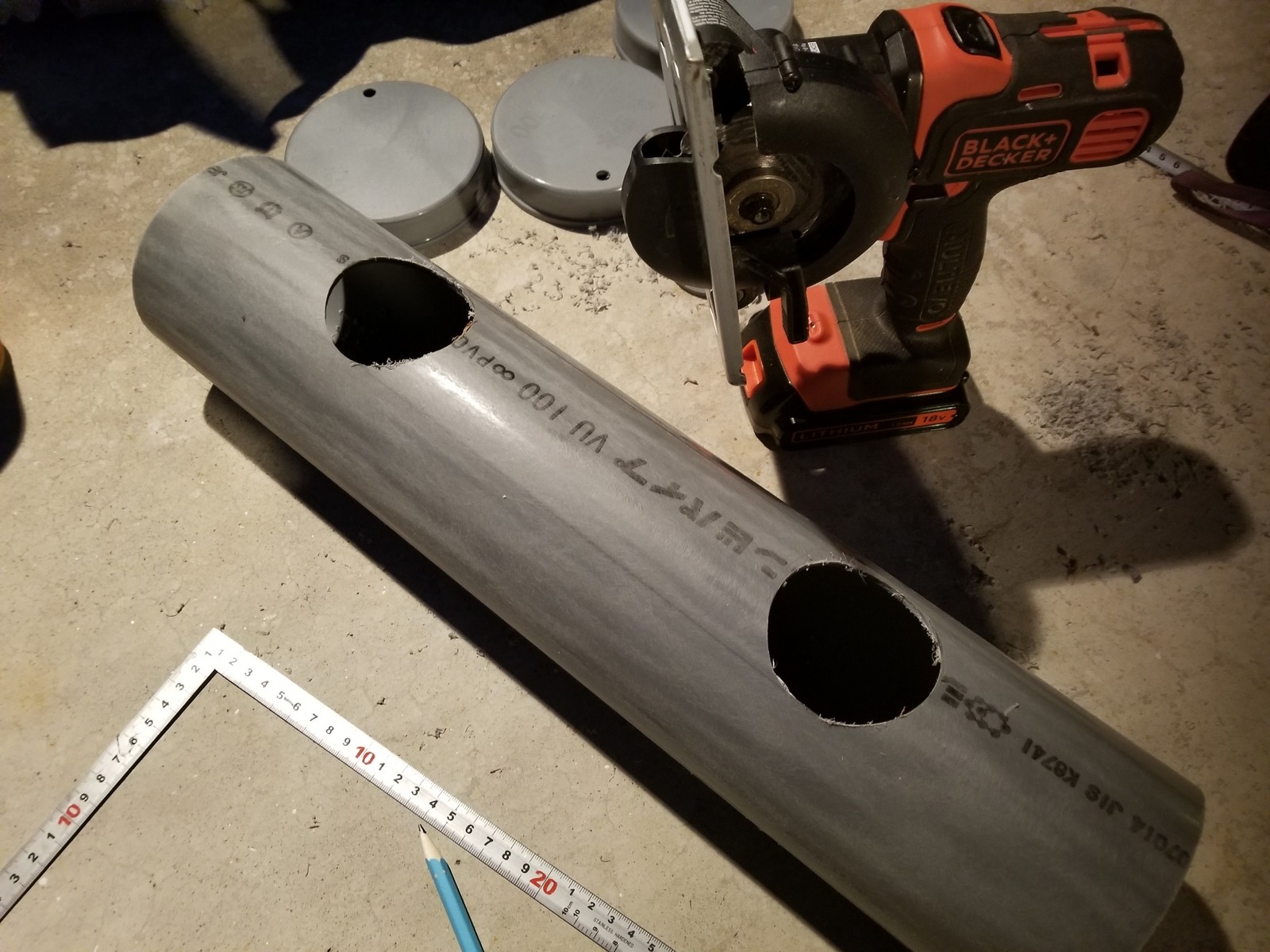 ベランピングdiy 塩ビパイプでウッドデッキに合う超オシャレなハーブ用プランターを本気で作る 5 穴あけ加工編 時間とお金と趣味を大切にするブログ ベランピングdiy 塩ビパイプでウッドデッキに合う超オシャレなハーブ用プランターを本気で作る 5 穴あけ加工編 時間とお金と趣味を大切にするブログ
