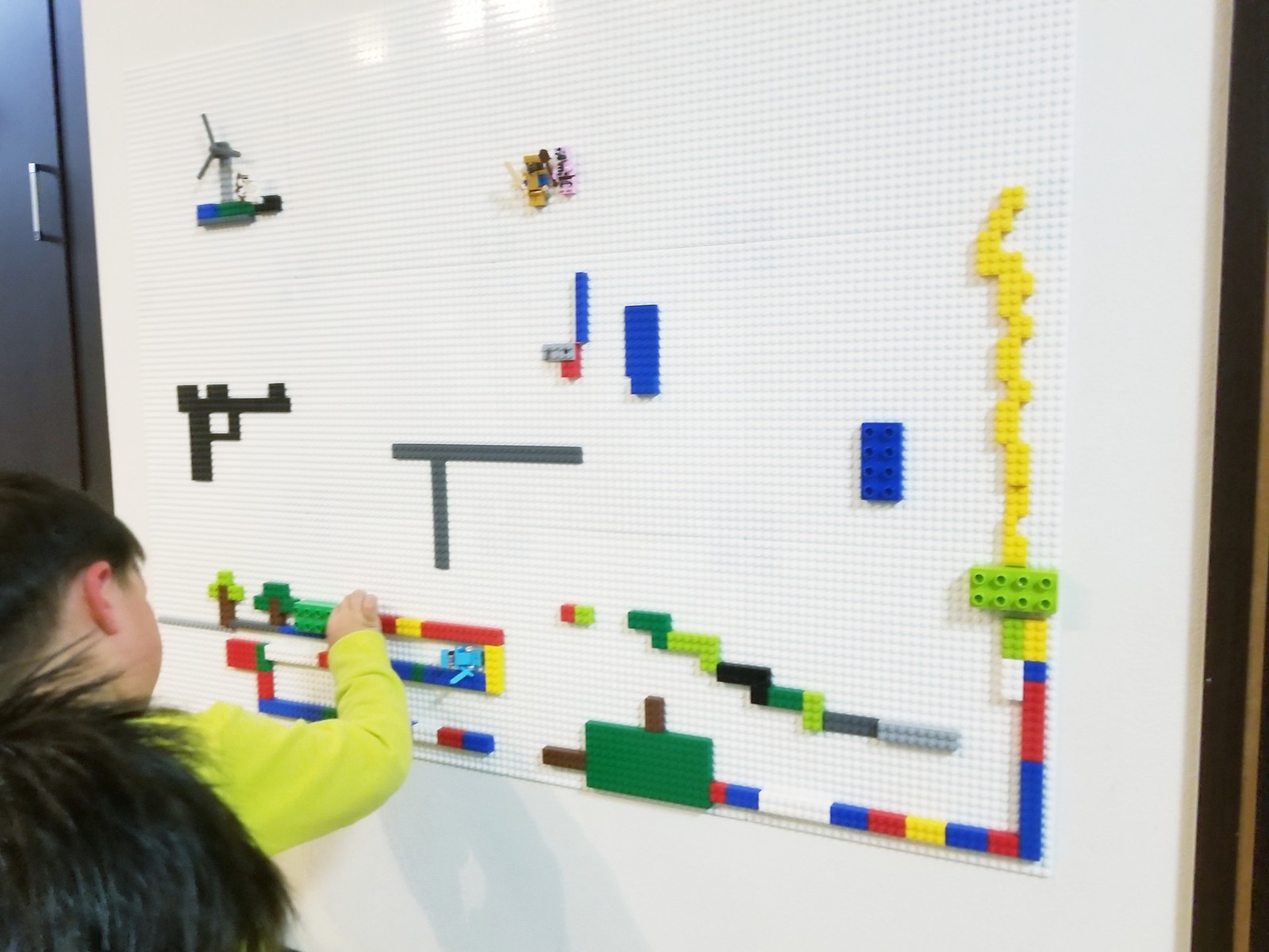 レゴウォール 3000円でレゴのベースプレートを壁一面に貼り付け リビングに子供の新しい遊び場をdiy 時間とお金と趣味を大切にするブログ レゴウォール 3000円でレゴのベースプレートを壁一面に貼り付け リビングに子供の新しい遊び場をdiy 時間とお金と趣味を大切にするブログ