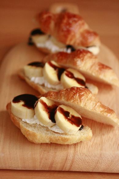 クロワッサンサンドで朝ごはん