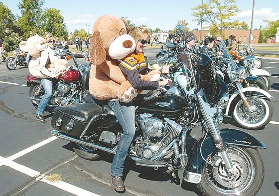 車にぬいぐるみ乗せている奴いるけどバイクに乗せている奴いるの？