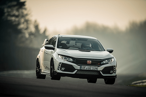 新型「シビック TYPE R」がニュルFF最速ラップタイム「7分43秒80」を記録！