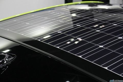 トヨタ、新型プリウスＰＨＶを日本初公開　屋根に太陽光パネルを搭載、スタンドがなくても充電可能に