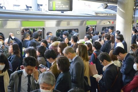 毎朝毎朝毎朝毎朝毎朝、満員電車に乗ることに疑問を感じる・・・・