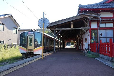 JR東日本弥彦線 弥彦駅 : 乗り物と飯テロの備忘録