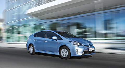 04-Prius-PlugIn