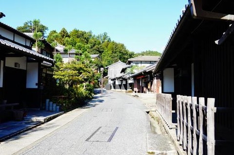 1a7a8aca2e884e9d1be81d03161354d9_t