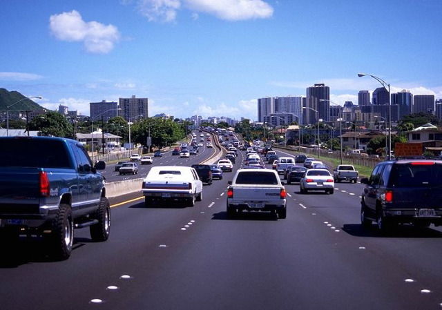 あまりに日本と違いすぎてビックリ 衝撃的なアメリカの車事情 乗り物速報