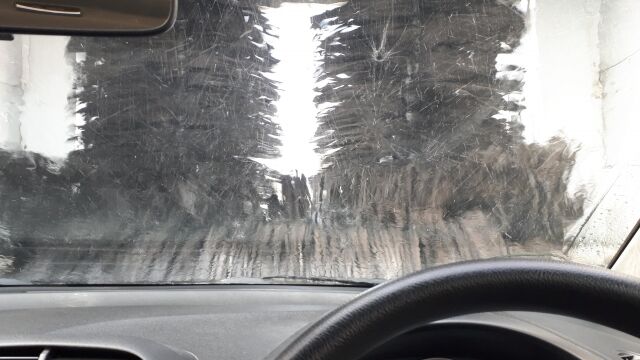 新車後6ヶ月の点検でディーラーに勝手に洗車機で洗車されて傷だらけにされたんだけど 乗り物速報