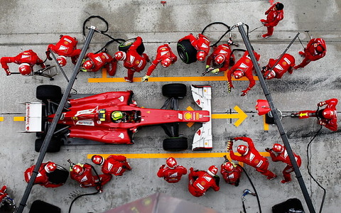 f1-formula-one-racing-emergency-tire-change-wallpaper-preview