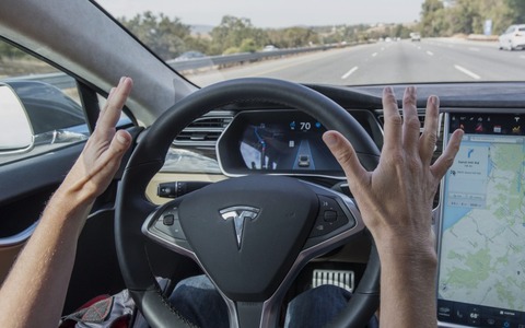 o-TESLA-AUTOPILOT-facebook