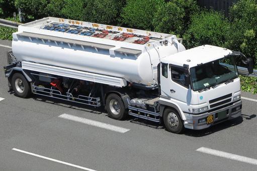 タンクローリーの運転手だけどどんなイメージ 乗り物速報