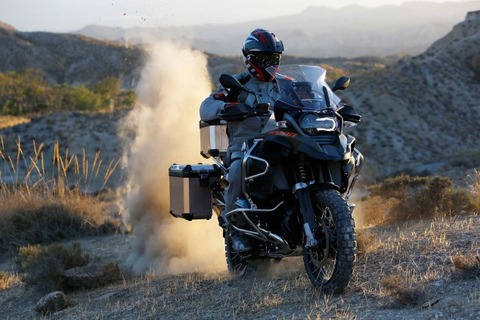 2014-BMW-R1200GS-Adventure-action-03