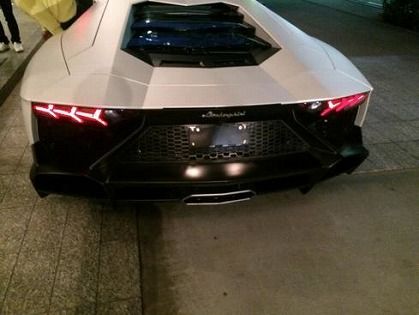 Gacktさんの金ピカランボルギーニが中古車で販売中ｗｗｗｗｗｗｗお値段は6000万円 乗り物速報