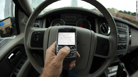 texting-driving-blackberry