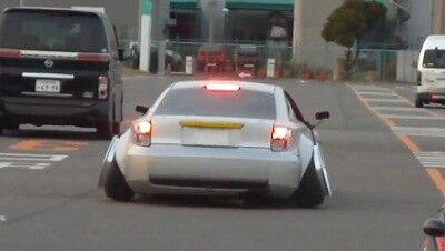 タイヤの車をハの字にしてる奴wwwwwwwwww 乗り物速報 タイヤの車をハの字にしてる奴wwwwwwwwww 乗り物速報