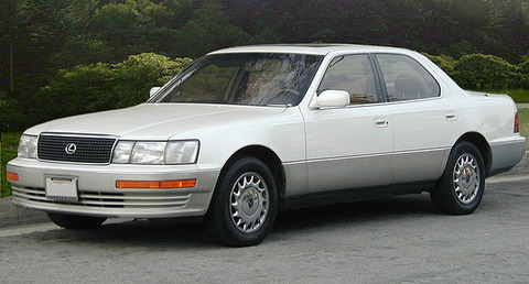 640px-Lexus_LS_400_UCF10_I