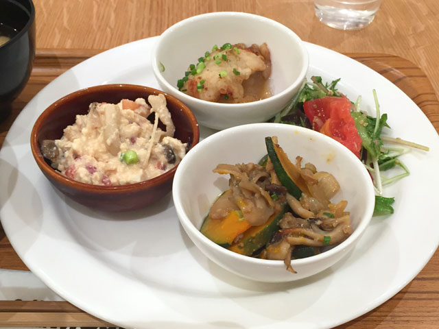 絹かわなすとミョウガのサラダとか Cafe Meal Muji 名古屋駅 けつログ
