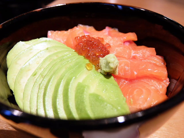 サーモンアボカド丼 魚魚カルチョ 名古屋駅 けつログ サーモンアボカド丼 魚魚カルチョ 名古屋駅 けつログ