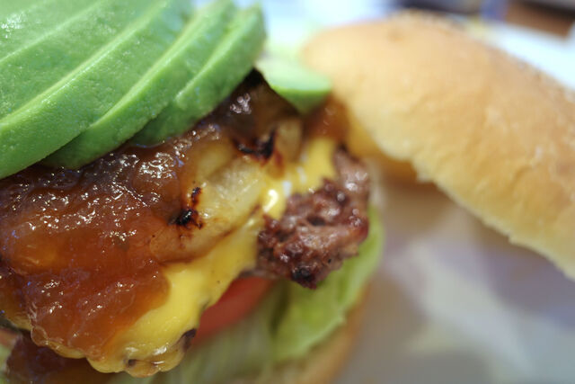 パイナップルてりやきチーズバーガー アボカド スキレットダイナー 長久手市 けつログ