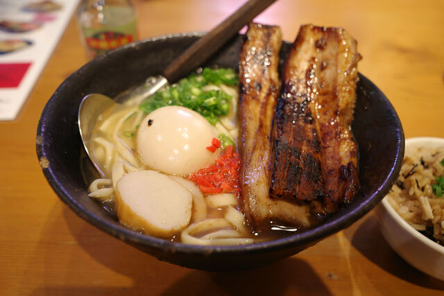 三枚肉そば うちなー食堂 ブタ野郎チキン野郎 沖縄バカヤロー 金山 けつログ