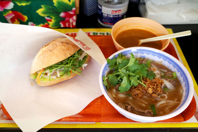 けつログ バインミー（S）とかフォーボーとか／ベトナムサンドイッチ アオサンズ（大須）