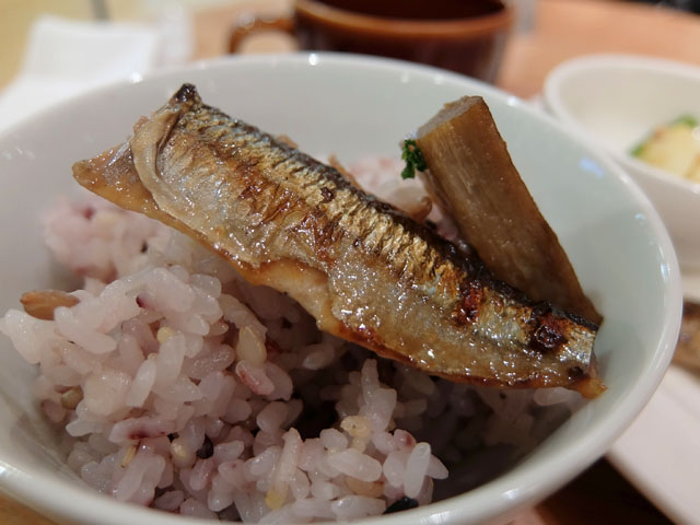 ごぼうと秋刀魚の山椒煮 Cafe Meal Muji 名古屋駅 けつログ