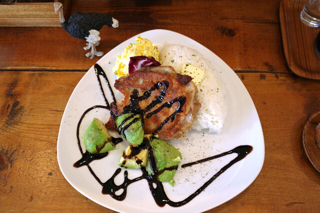 アボカドとチキンのグリルプレート Cafe Molly 大須観音 けつログ アボカドとチキンのグリルプレート Cafe Molly 大須観音 けつログ