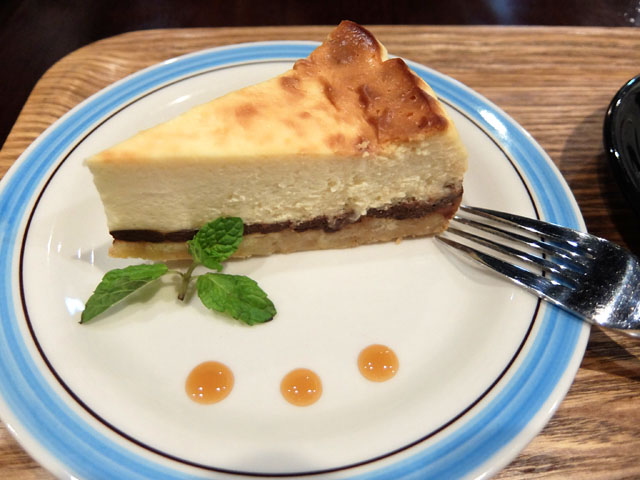 カフェラテとチーズケーキ ミッツコーヒースタンド 伏見 けつログ カフェラテとチーズケーキ ミッツコーヒースタンド 伏見 けつログ