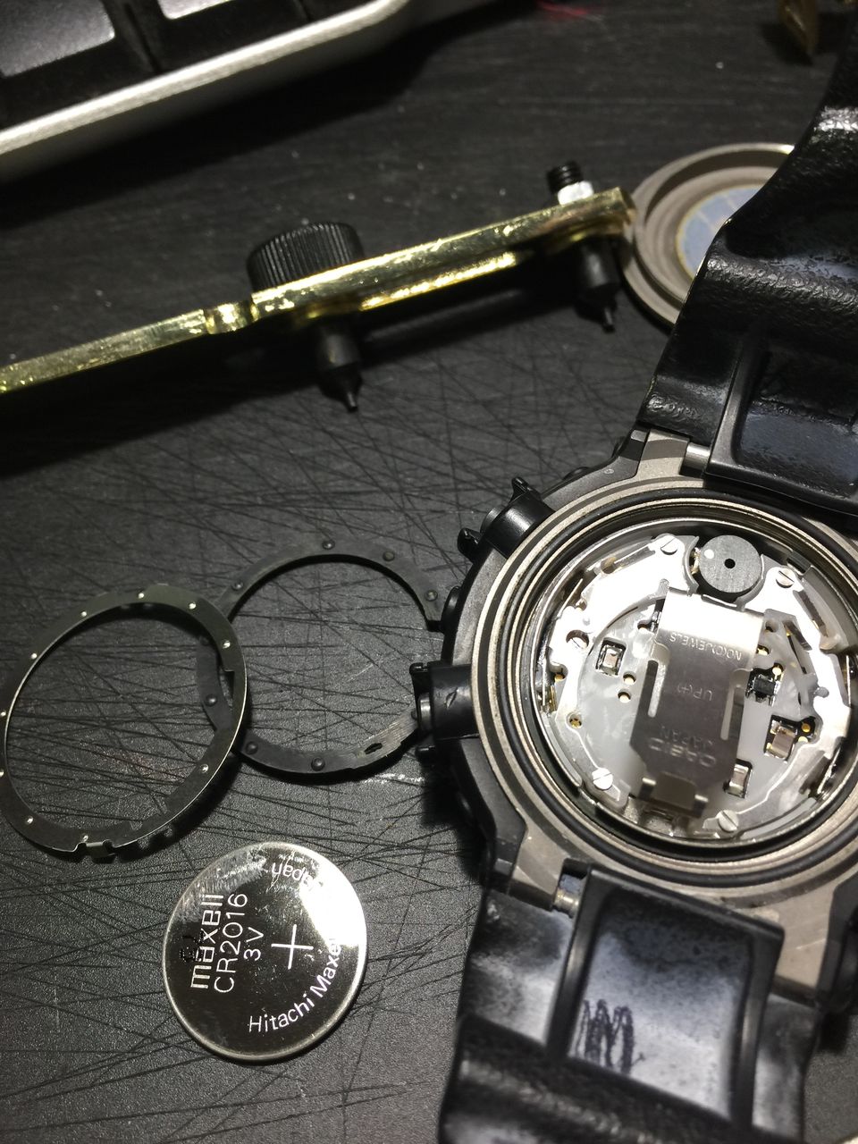 ダイソーの腕時計 電池交換工具 ３００円はどこまで使えるのかｗ 月光の囁き