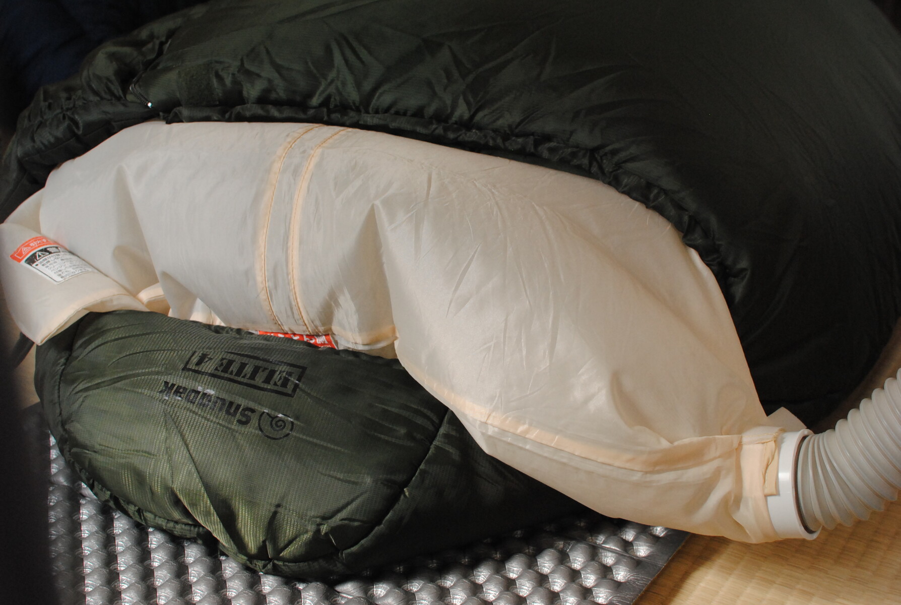 解熱時の汗で濡れたSnugpakを布団乾燥機にかけたら もぐらの記録 解熱時の汗で濡れたSnugpakを布団乾燥機にかけたら もぐらの記録