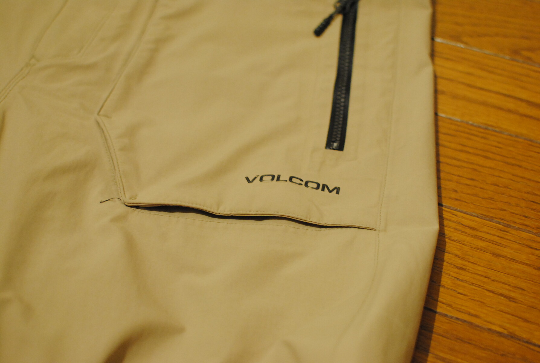 ビブパンツ最高すぎた [RAIN GORE-TEX BIB OVERALL / VOLCOM] : もぐら