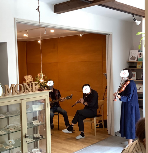 CAB821F9-DDF6-4A4C-814B-300314D74885