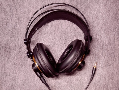 AKG K240 STUDIO : Miki's mental world Blog edition