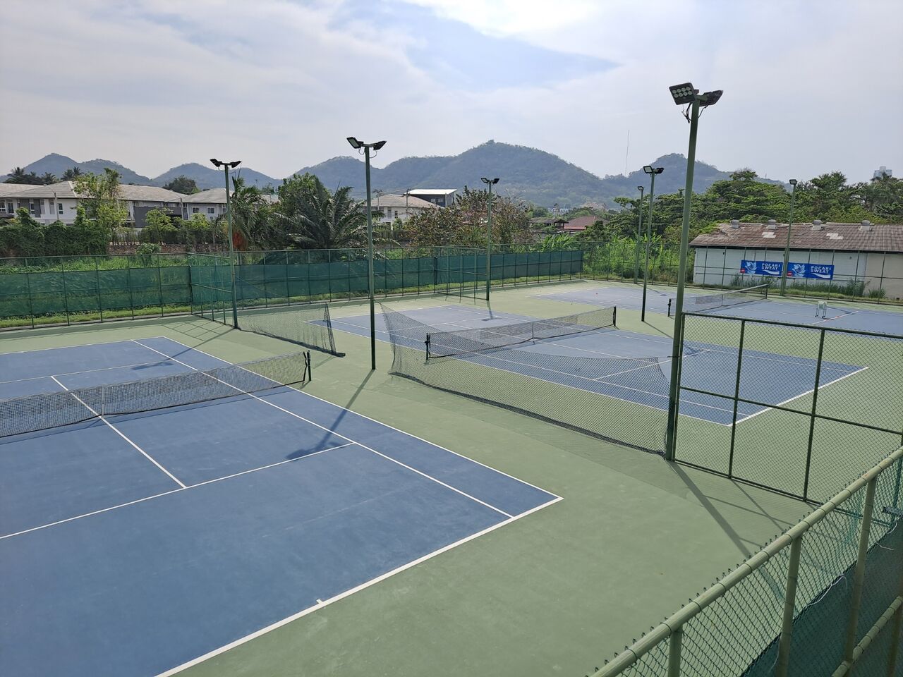 シラチャでテニス Talent Tennis Center 農タイ生活の備忘録