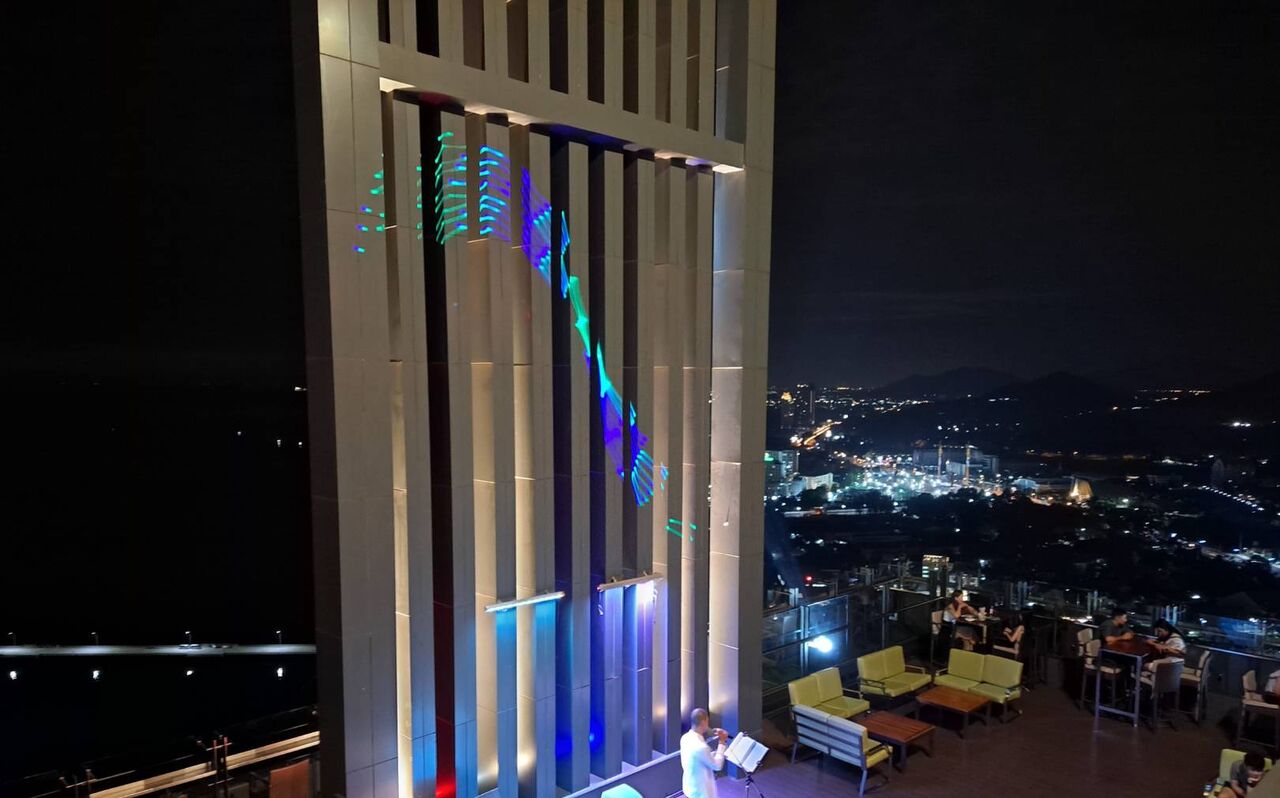 シラチャのスカイバー オークウッドホテル 農タイ生活の備忘録