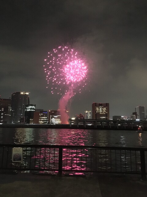 築地市場跡地でエール花火 Tidak Apa Apa 気楽に 能天気に