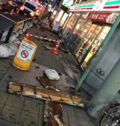 品川区のてけてけ青物横丁店で看板落下 小5男児にあたり負傷