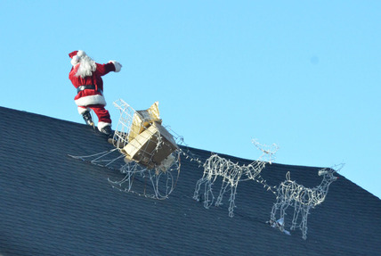 屋根の上のサンタクロース
