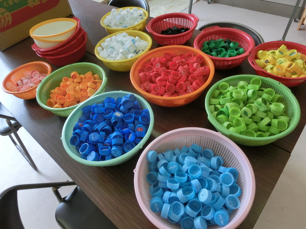 ペットボトルキャップアート 作成中 子どもの居場所 Relief リリーフ ブログ