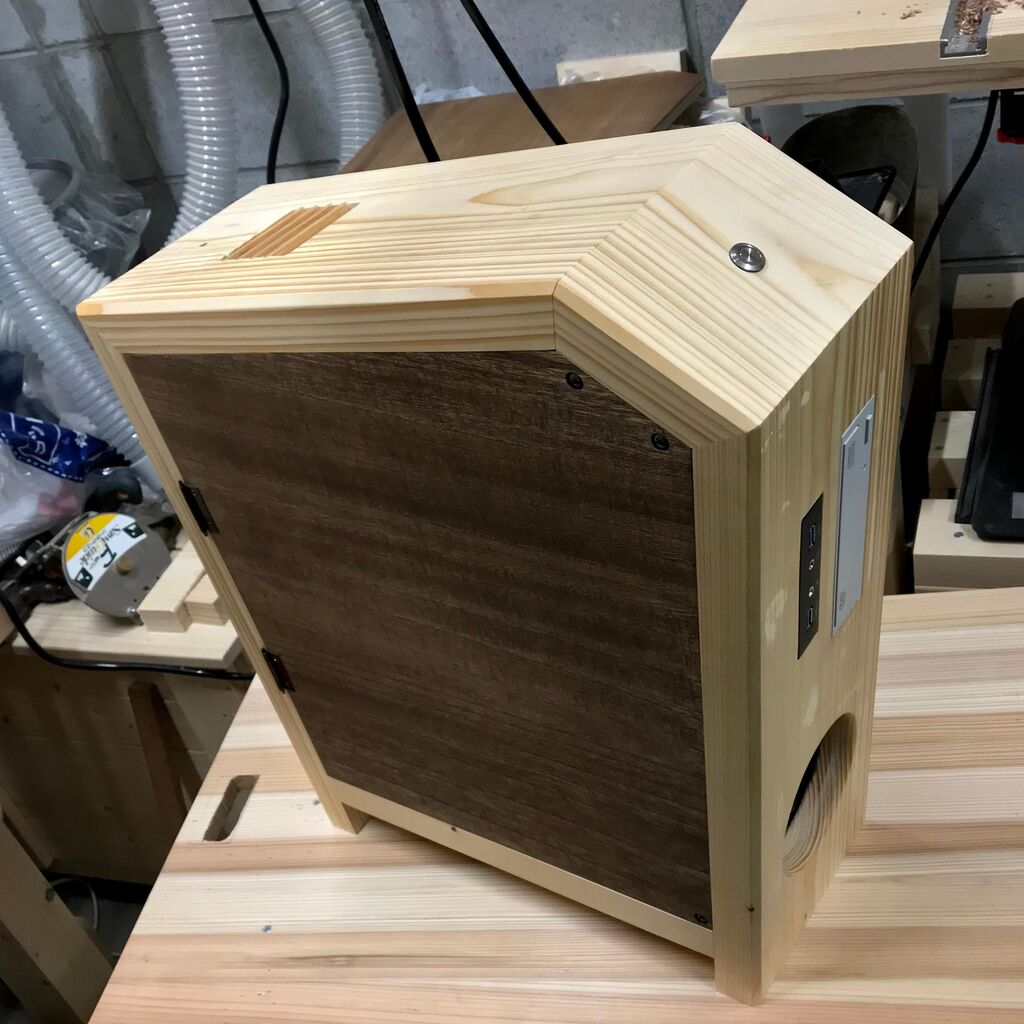 作品紹介 木製pcケース 1号機 2号機 Ryotaro Woodwork 合板を使わない木工