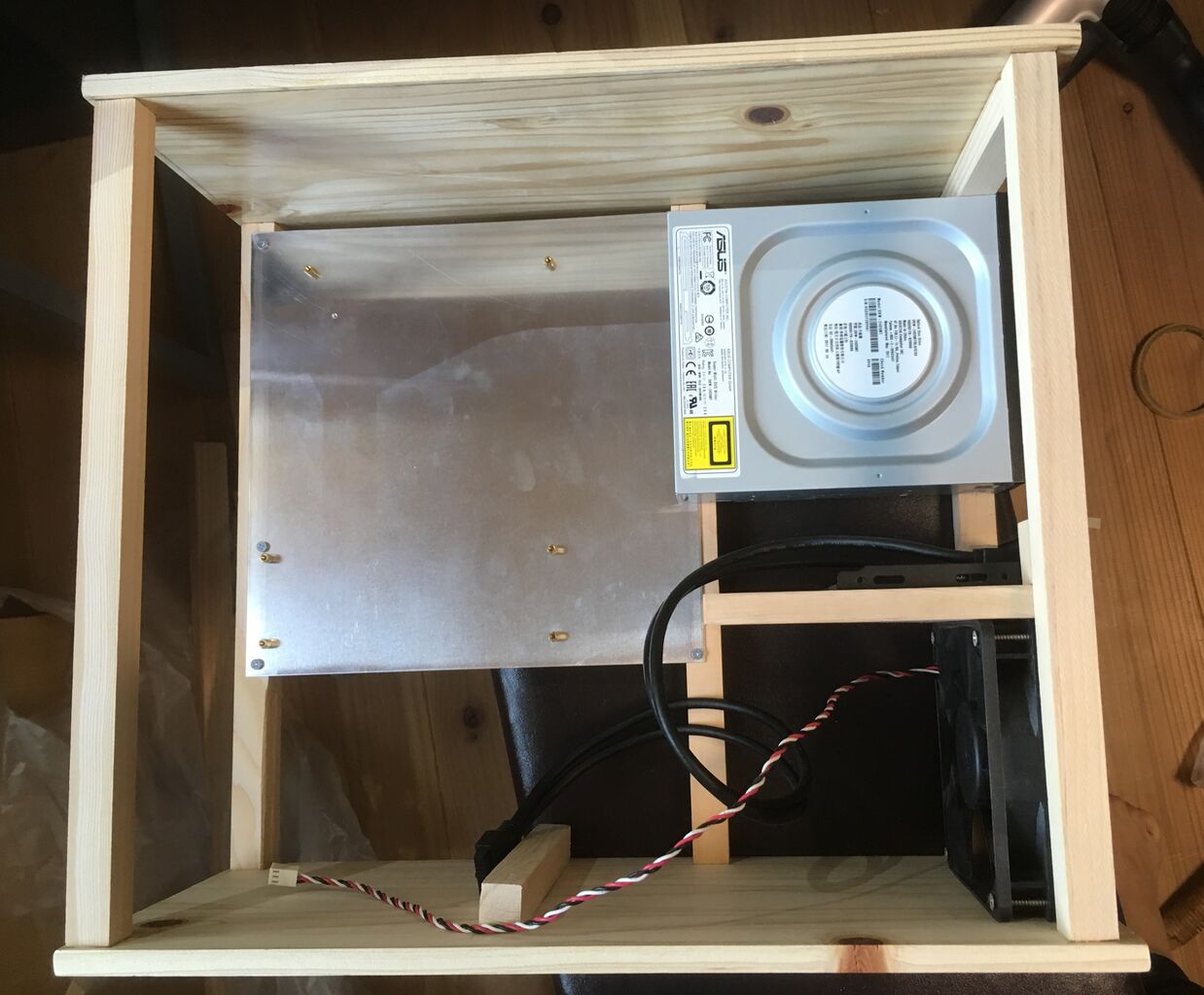作品紹介 木製pcケース 1号機 2号機 Ryotaro Woodwork 合板を使わない木工